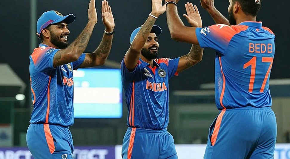 শর্ট বাউন্ডারির হিসাব: ভারত–ওয়েস্ট ইন্ডিজ তৃতীয় টি-টোয়েন্টিতে যে দুই মাথার ভয় দেখছে স্বাগতিকরা