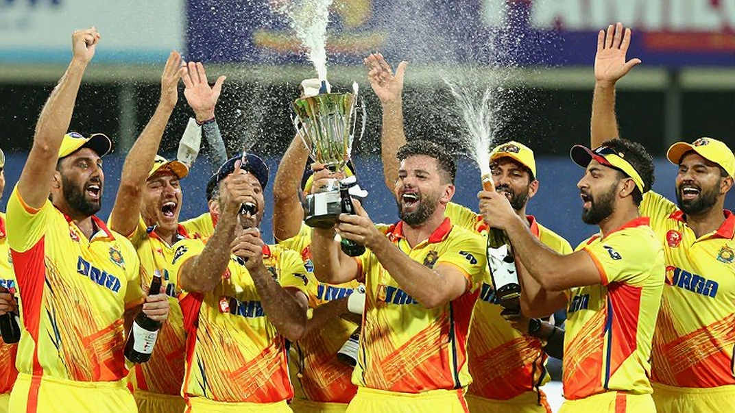 সংখ্যা যখন নীরব হয়: ক্রিকেট বিশ্লেষণের খালি তথ্যপ্রবাহ ও রিংসাইড নোটবুকের সাক্ষ্য